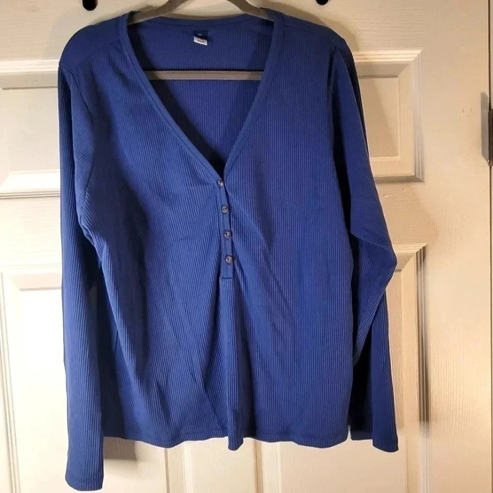 OLD NAVY LONG SLEEVE SWEATER